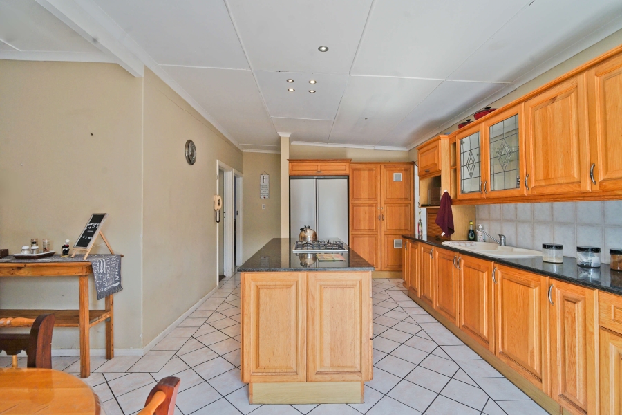 5 Bedroom Property for Sale in Winterstrand Eastern Cape